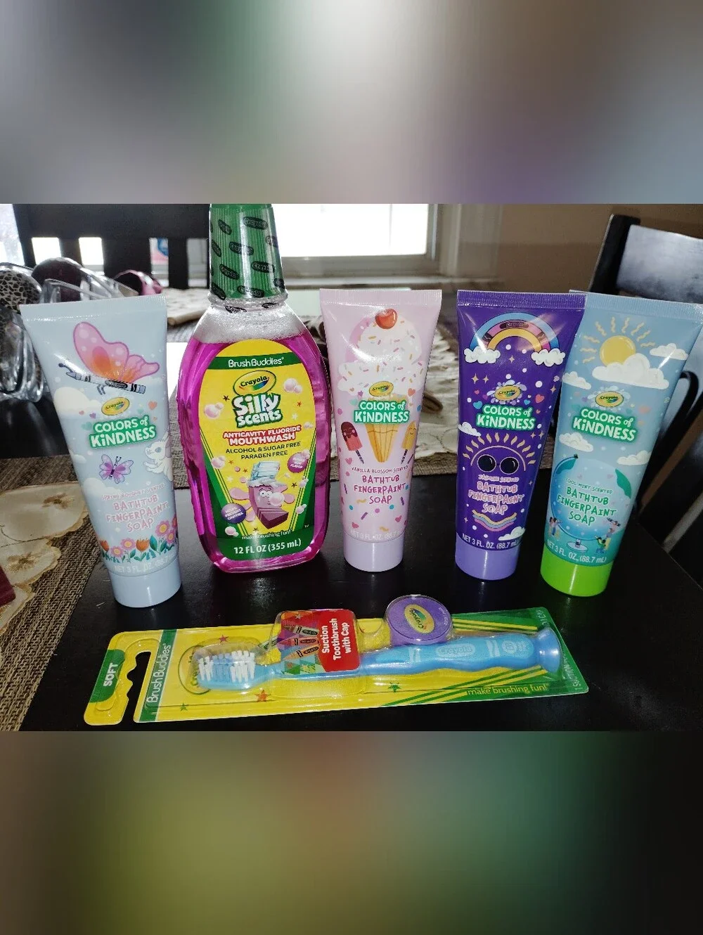 Crayola silly scents color of kindness kids collection. Includes super cute Bath